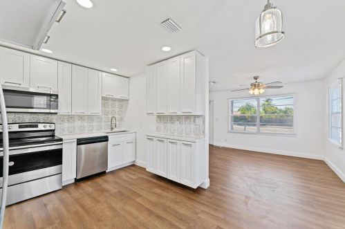 1121 Summit Blvd, West Palm Beach FL  33405-3031 exterior