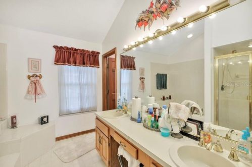 1750 Singing Palm Dr, Apopka FL  32712-2465 exterior