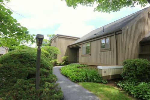 122 Heritage Hls, Somers Town, NY 10589-1317