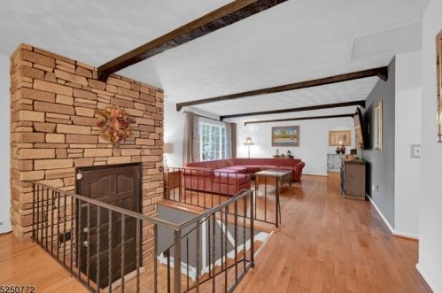 81 Mountain Cir, West Milford Lakes NJ  07480-3211 exterior