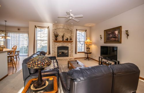1204 Wegner Dr, Mukwonago, WI 53149-9541