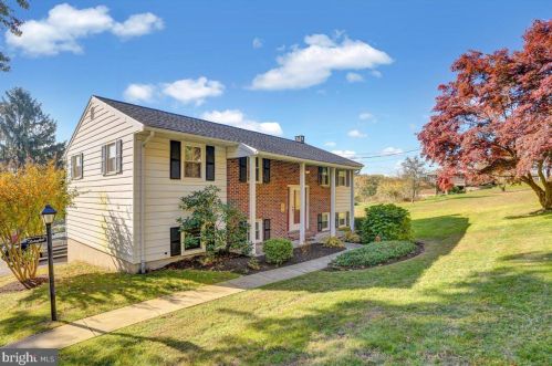 3255 Galen Hall Rd, Swartzville, PA 17569-9097