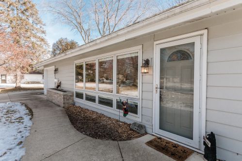 641 Pine St, Mukwonago, WI 53149-1247