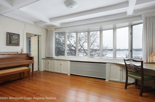 30 Hubbard Park, Tinton Falls, NJ 07701-2324