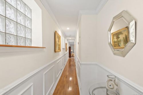 452 239th St, Bronx, NY 10470-1704