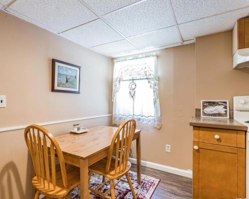 27 Hilden St, San Remo NY  11754-1743 exterior