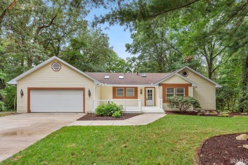 51971 Hinton Ln, Granger, IN 46530-6811
