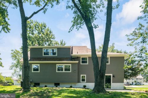 801 Meetinghouse Ct, Riverton NJ  08077-3325 exterior