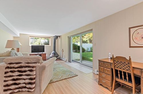 10 White Birch Dr, Crotonville NY  10562-2521 exterior