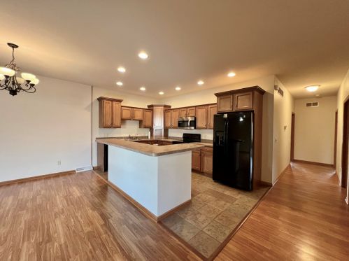 703 Cherokee Path, Lake Mills, WI 53551-9574