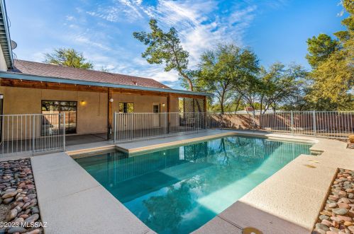 6725 Kiami St, Tucson, AZ 85715-3325