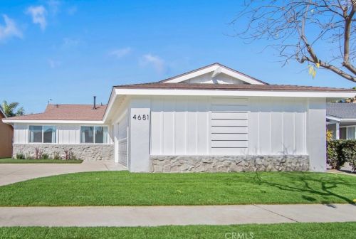 4681 Ironwood Ave, Seal Beach, CA 90740-2929