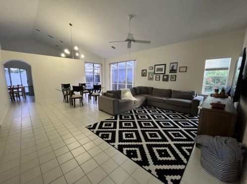 13 Elgin Ln, West Palm Beach, FL 33418-7194