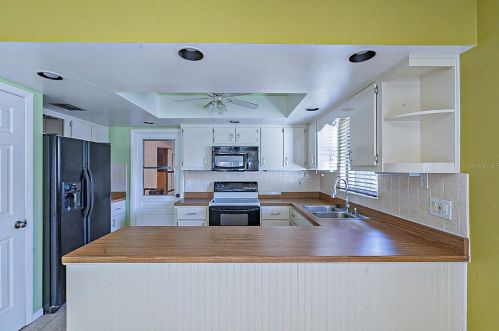 715 Virginia Ave, Tavares, FL 32778-2831