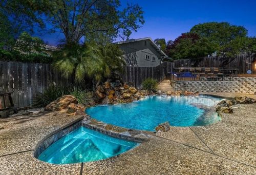 8201 War Horse Ct, Citrus Heights, CA 95662-3117