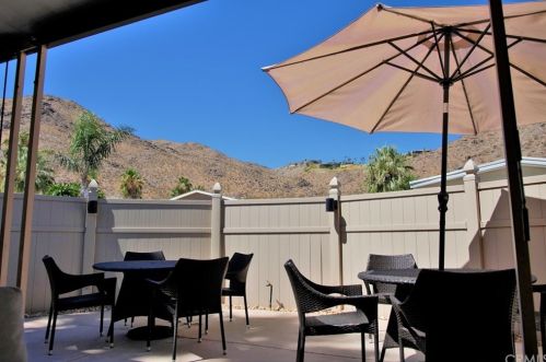 70 Santa Monica St, Palm Springs CA  92264-5257 exterior