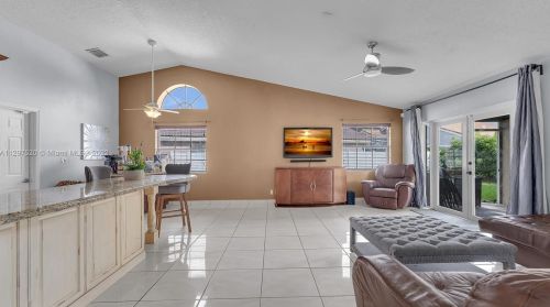 925 202nd Ave, Hollywood FL  33029-3442 exterior