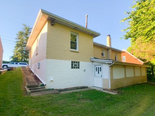 515 Beech St, Jeannette, PA 15644-2308