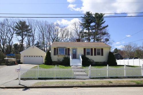 41 Red Oak Dr, Coventry, RI 02816-7956