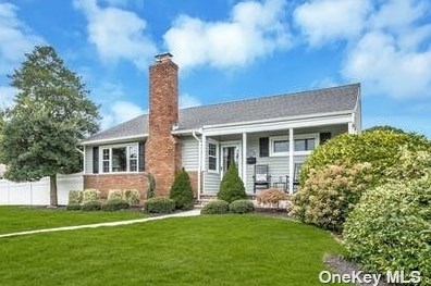3652 Summer Dr, North Wantagh, NY 11793-2780