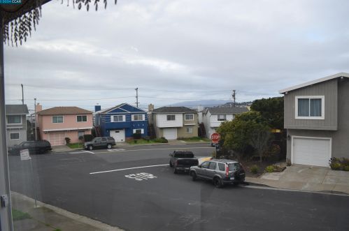 295 Alta Vista Way, Daly City CA  94014-1405 exterior