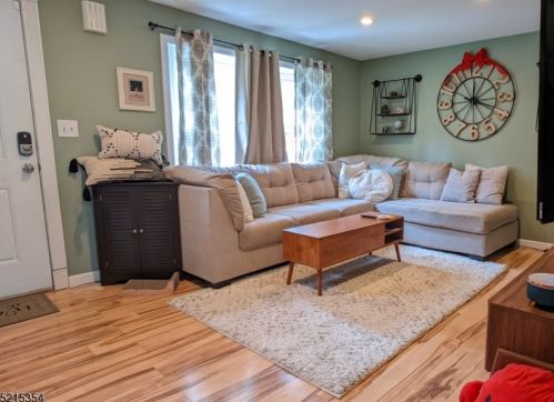 31 Arrowhead Dr, Wantage NJ  07461-1210 exterior