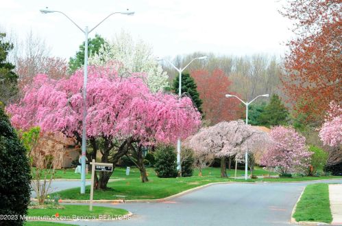 29 Hampton Ct, Tinton Falls NJ  07701-5407 exterior