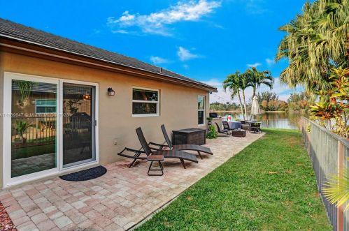18125 21st St, Hollywood FL  33029-3030 exterior