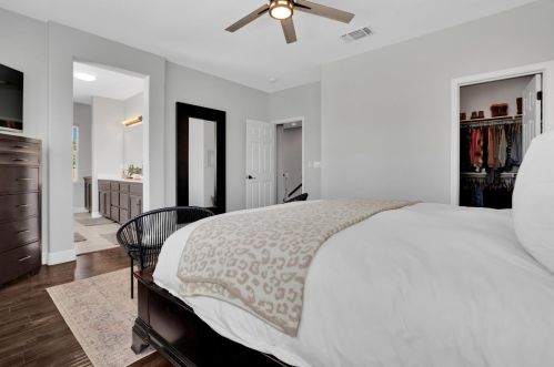 1305 Oak Leaf Cir, Valley Home CA 95361-2769 exterior