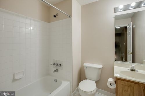 6249 Oakland Dr, Woodbridge VA  22193-7017 exterior