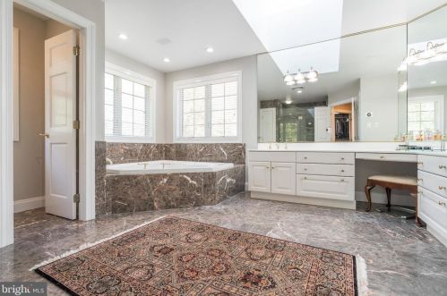 5 Gregory Ln, Newtown Square PA  19073-1518 exterior