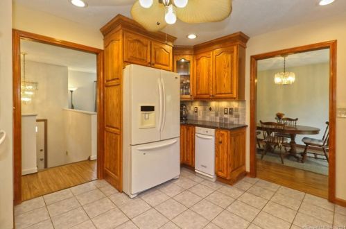 2 Behrle Dr, Ansonia CT  06401-2024 exterior