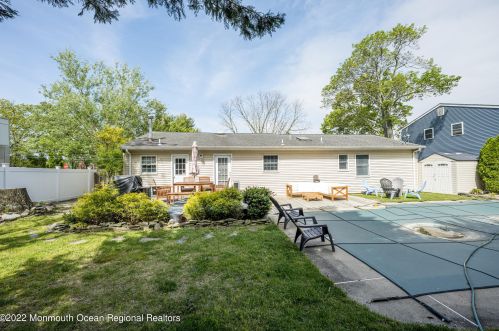 5 Adams Dr, Bricktown NJ 08724-3253 exterior