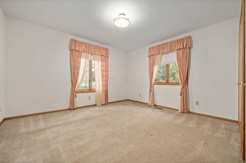 2375 Chickasaw Dr, London OH  43140-9014 exterior