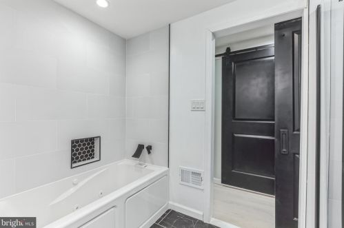 602 Annin St, Philadelphia PA  19147-4809 exterior