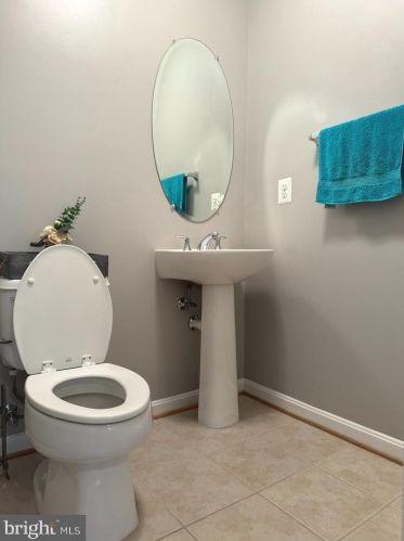 9283 Alvyn Lake Cir, Bristow VA  20136-6149 exterior