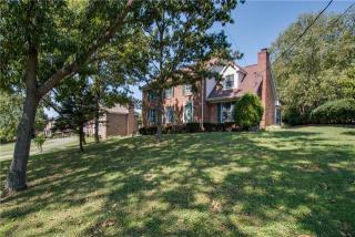 608 Cumberland Hills Dr, Hendersonville, TN 37075-4374
