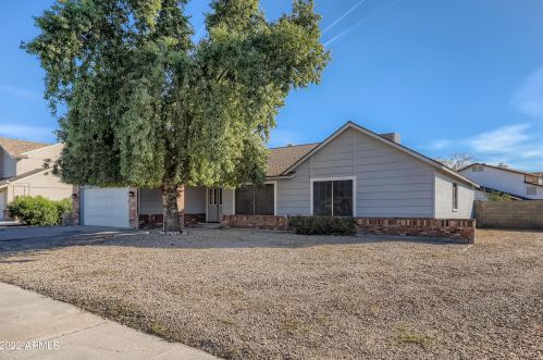 6439 Shaw Butte Dr, Glendale, AZ 85304-2426