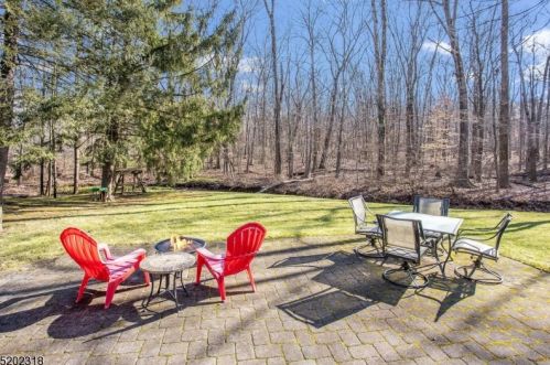 42 King George Rd, Warren NJ  07059-7045 exterior