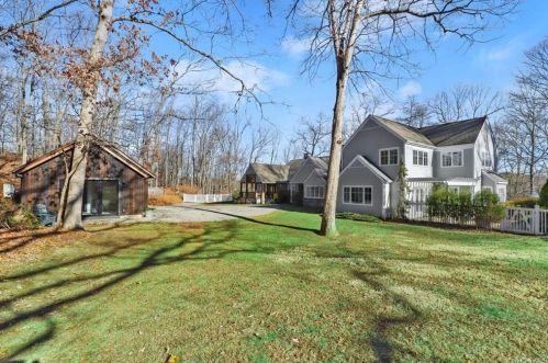 45 Donbrook Rd, Scotts Corners, NY 10576-1512