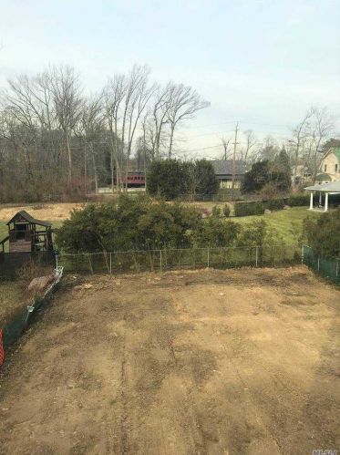 3315 Seneca Pl, North Wantagh, NY 11793-3313