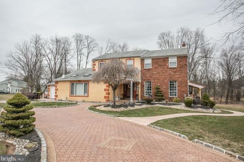 801 Sullivan Dr, Lansdale, PA 19446-5437