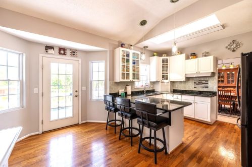 1440 Choctaw Dr, London OH  43140-8728 exterior