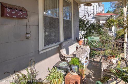 19 George St, East Freehold, NJ 07728-1910