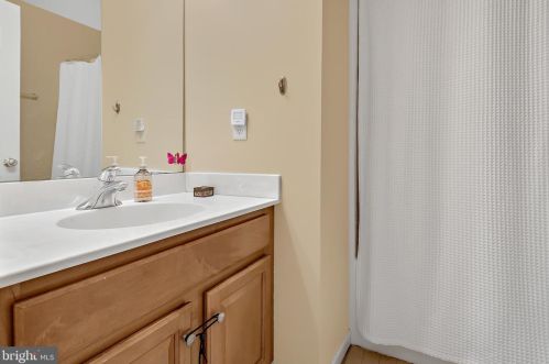 440 Waterleaf Ct, Navy Sup Dpt PA  17050-2489 exterior