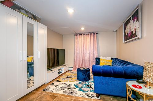 11581 Pkwy Dr, Floral Park NY  11003-3934 exterior