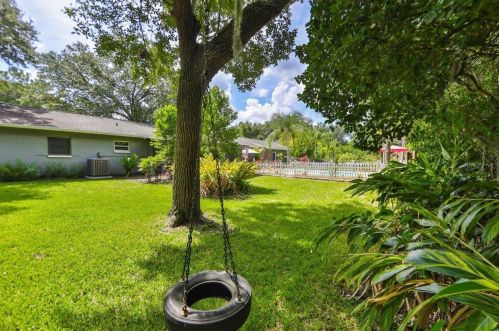 820 Crenshaw Lake Rd, Lutz FL  33548-8129 exterior