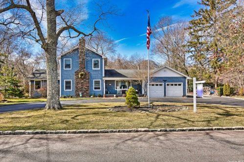 86 Lincoln Dr, Oakdale, NY 11769-2129
