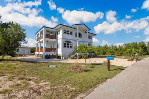 106 Antigua St, Marathon, FL 33050-3811
