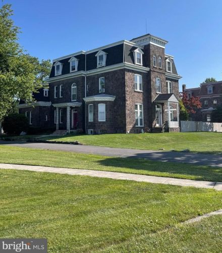 205 Bank Ave, Riverton NJ  08077-1156 exterior